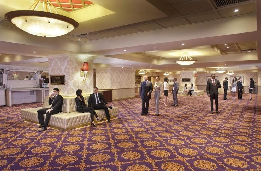 Metcourt At Emperors Palace Kempton Park Exterior photo