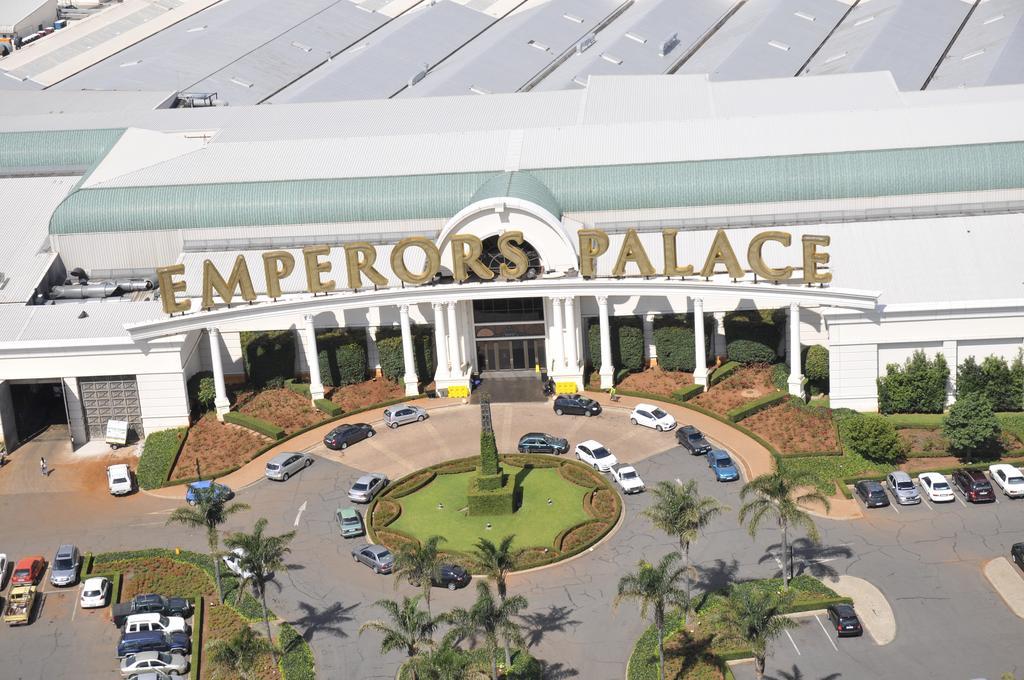 Metcourt At Emperors Palace Kempton Park Exterior photo