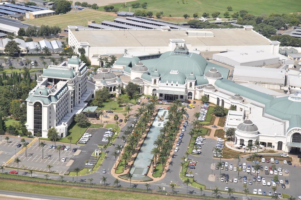 Metcourt At Emperors Palace Kempton Park Exterior photo