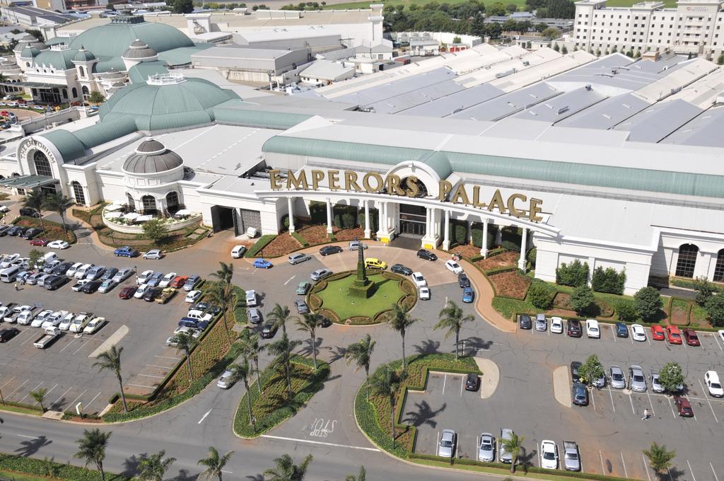 Metcourt At Emperors Palace Kempton Park Exterior photo